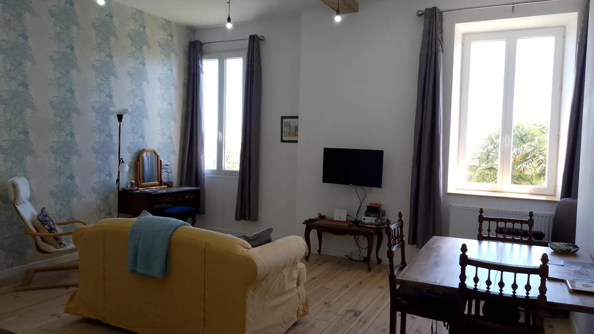 Apartment Pyrenees Vue Gite - Vues Fantastique, Parking Gratuit Sur Place & Piscine Saint-Gaudens  France