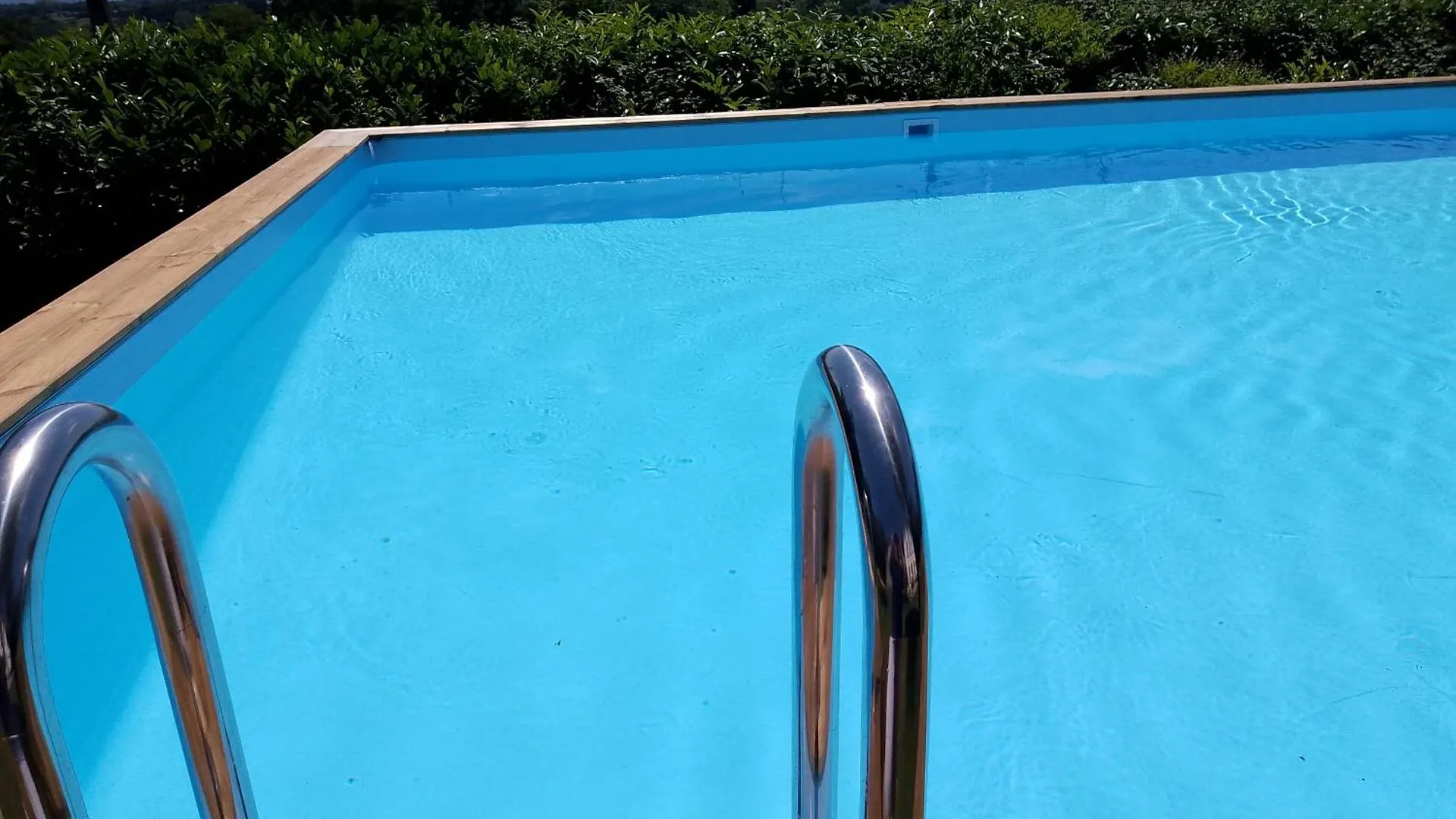 Pyrenees Vue Gite - Vues Fantastique, Parking Gratuit Sur Place & Piscine Saint-Gaudens  0*, Saint-Gaudens (Haute-Garonne) France
